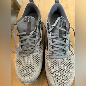 Brooks Revel 4 Men's Athletic Shoes in Gray